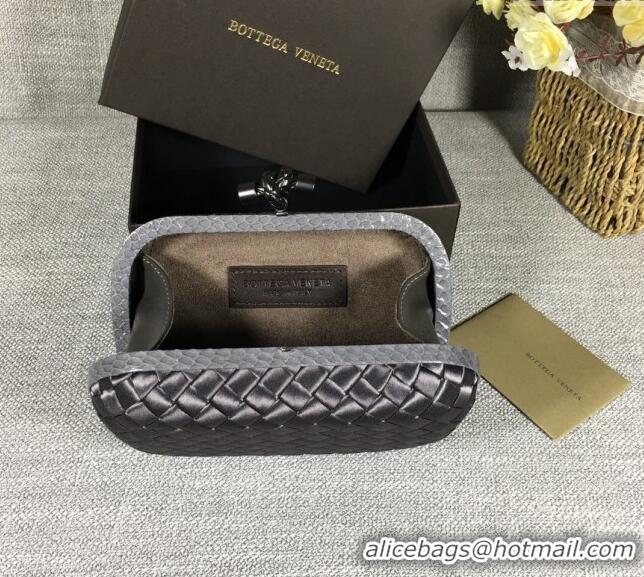 Famous Brand Bottega Veneta Satin Knot Mini Clutch BV8651 Dark Grey 2024