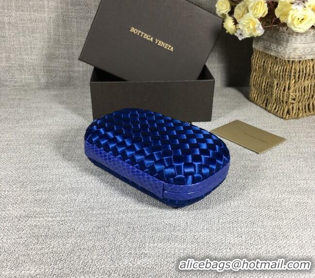 Famous Brand Bottega Veneta Satin Knot Mini Clutch BV8651 Stone Blue 2024