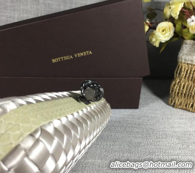 Famous Brand Bottega Veneta Satin Knot Long Clutch BV8651 Light Silver 2024