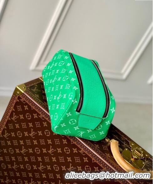 Trendy Design Louis Vuitton Dopp Kit Clutch M31013 Green 2024