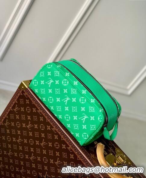 Trendy Design Louis Vuitton Dopp Kit Clutch M31013 Green 2024