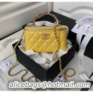 Promotional Chanel Shiny Crumpled Lambskin Clutch with Chain and Pearls Top Handle AP3804 Yellow 2024