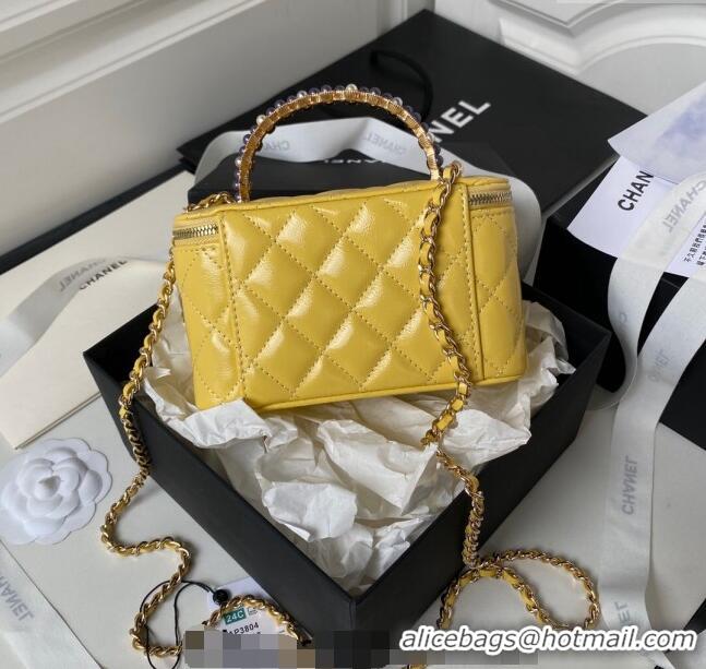 Promotional Chanel Shiny Crumpled Lambskin Clutch with Chain and Pearls Top Handle AP3804 Yellow 2024