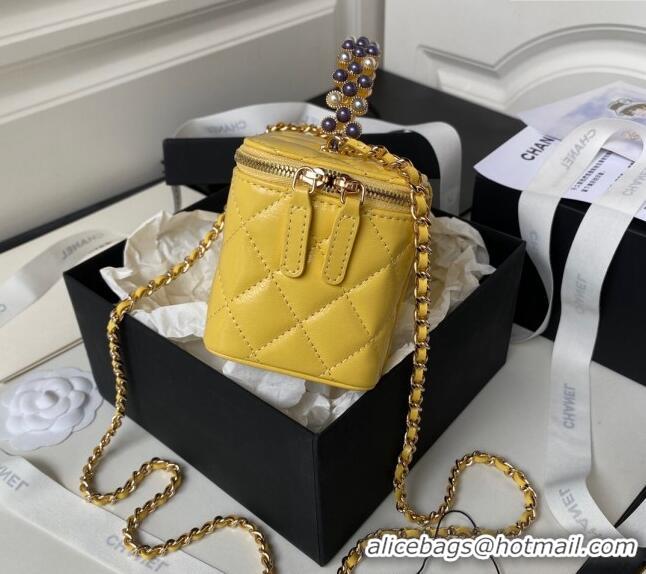 Promotional Chanel Shiny Crumpled Lambskin Clutch with Chain and Pearls Top Handle AP3804 Yellow 2024