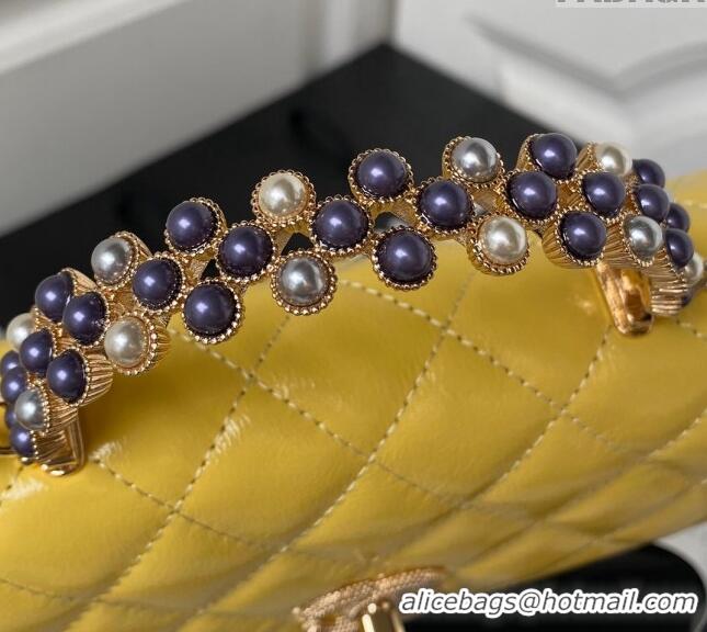 Famous Brand Chanel Shiny Crumpled Lambskin Clutch with Chain and Pearls Top Handle AP3803 Yellow 2024