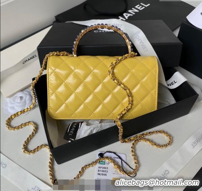 Famous Brand Chanel Shiny Crumpled Lambskin Clutch with Chain and Pearls Top Handle AP3803 Yellow 2024