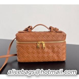 Sumptuous Bottega Veneta Bang Bang Vanity Case in Intrecciato Leather Wood 789109 Brown 2024