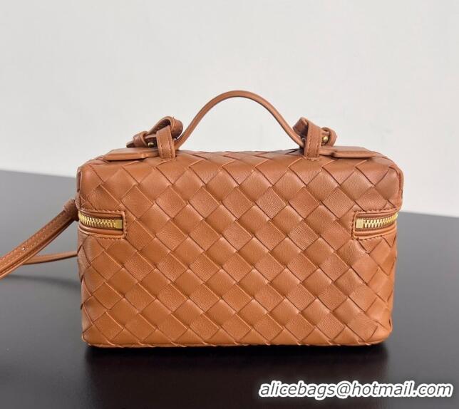 Sumptuous Bottega Veneta Bang Bang Vanity Case in Intrecciato Leather Wood 789109 Brown 2024