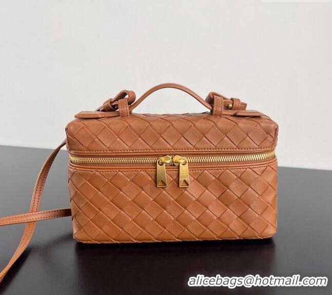 Sumptuous Bottega Veneta Bang Bang Vanity Case in Intrecciato Leather Wood 789109 Brown 2024