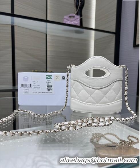 Market Sells Chanel Shiny Lambskin Clutch with Chain AP3924 White 2024