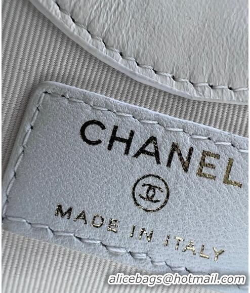 Market Sells Chanel Shiny Lambskin Clutch with Chain AP3924 White 2024