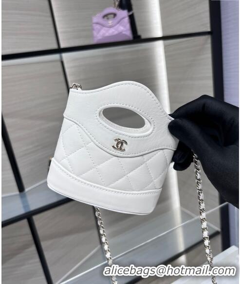 Market Sells Chanel Shiny Lambskin Clutch with Chain AP3924 White 2024