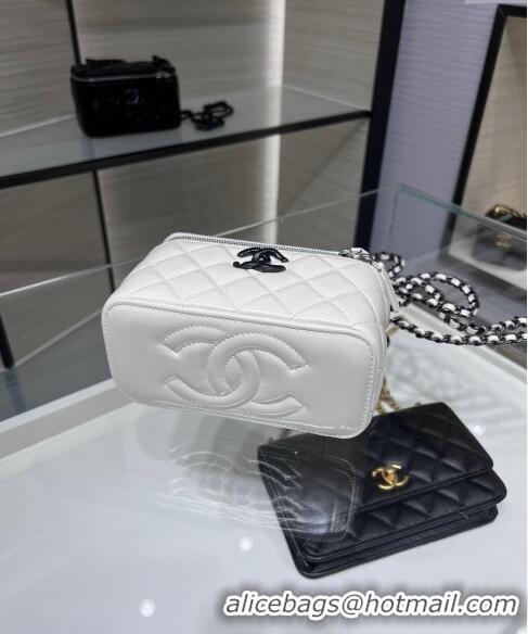 Luxury Classic Chanel Lambskin Clutch with Chain AP3905 White/Black 2024