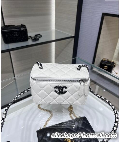 Luxury Classic Chanel Lambskin Clutch with Chain AP3905 White/Black 2024