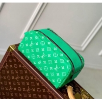 Trendy Design Louis Vuitton Dopp Kit Clutch M31013 Green 2024