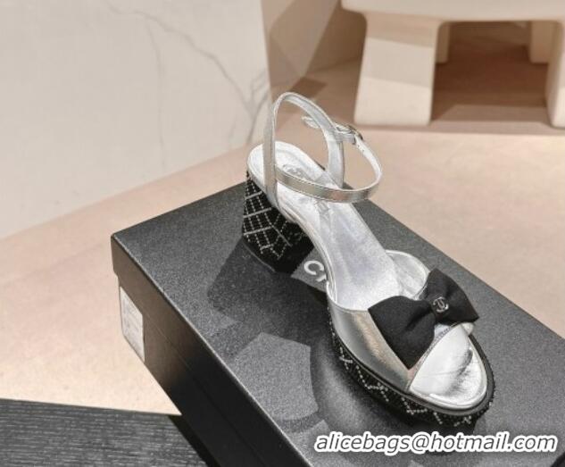 Stylish Chanel Calfskin Heel Sandals 7.5cm with Bow and Quilted Strass Silver 603031