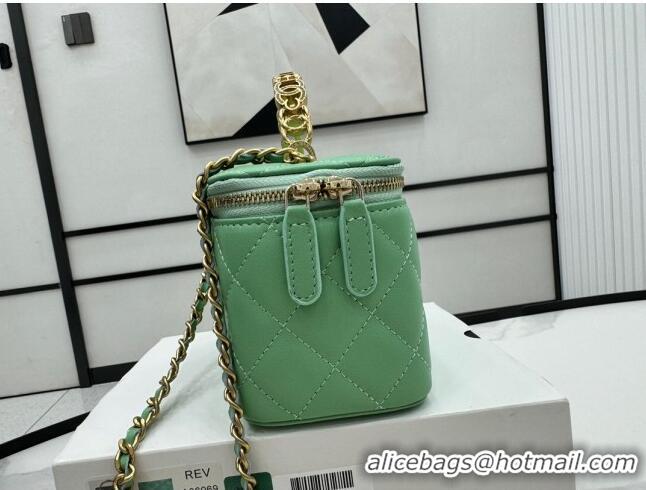 Shop Grade Chanel Lambskin Vanity Case Clutch with Chain A96069 Green 2024