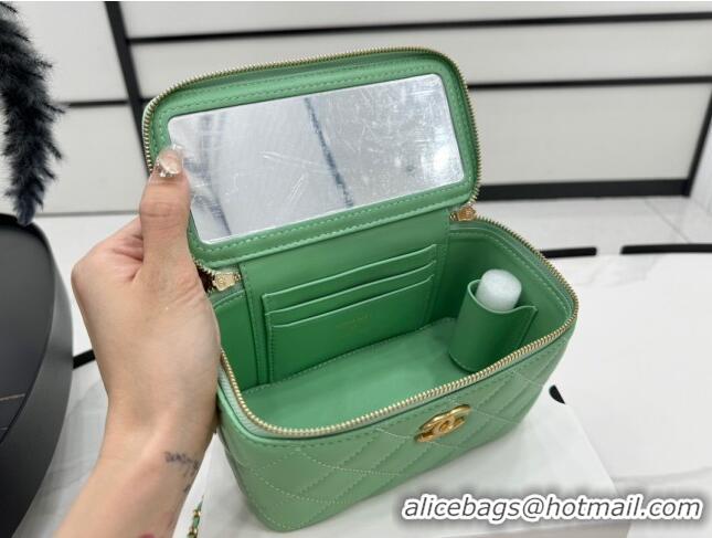 Shop Grade Chanel Lambskin Vanity Case Clutch with Chain A96069 Green 2024