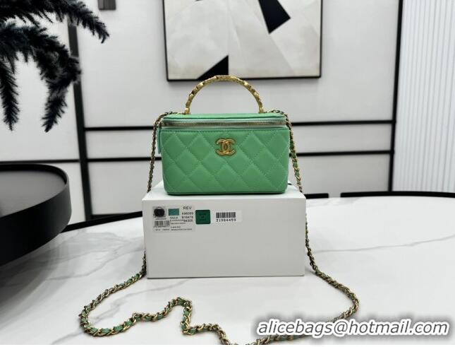 Shop Grade Chanel Lambskin Vanity Case Clutch with Chain A96069 Green 2024