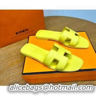 Luxurious Hermes Oran Classic Swift Calfskin Flat Slide Sandals Yellow 62605