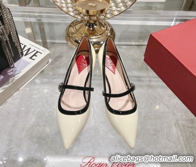 Good Looking Roger Vivier Mary Jane Virgule Pumps 4.5cm in patent leather White/Black 704048