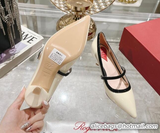 Good Looking Roger Vivier Mary Jane Virgule Pumps 4.5cm in patent leather White/Black 704048