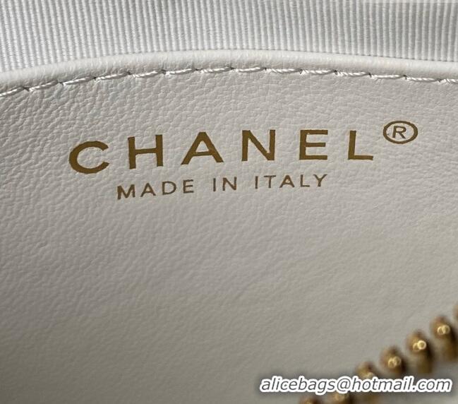 Promotional Chanel Shiny Crumpled Calfskin Hobo Clutch with Heart Chain AP3786 White 2024