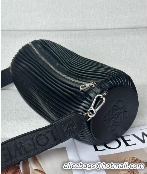 Famous Brand Loewe Large Bracelet Pouch Tubular Bag In Pleated Nappa Leather LW9752 Black 2024