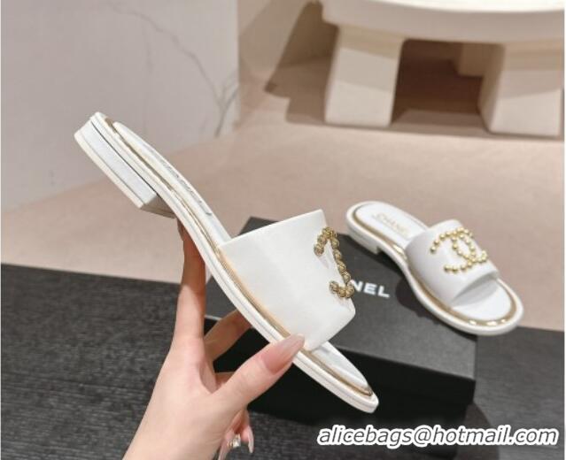 Pretty Style Chanel Calfskin Flat Slides Sandal with Stud CC White 722047