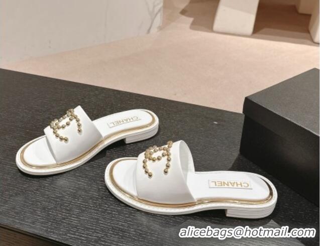 Pretty Style Chanel Calfskin Flat Slides Sandal with Stud CC White 722047