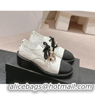 Good Looking Chanel Patent Crinkled Calfskin lace-up Pumps 5cm with Charm White 722060