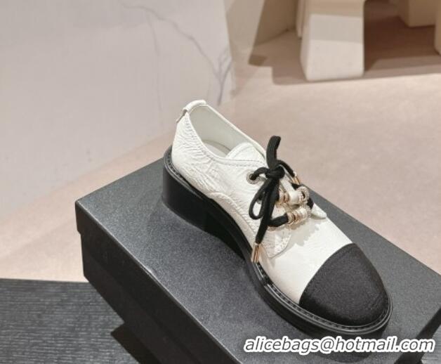 Good Looking Chanel Patent Crinkled Calfskin lace-up Pumps 5cm with Charm White 722060