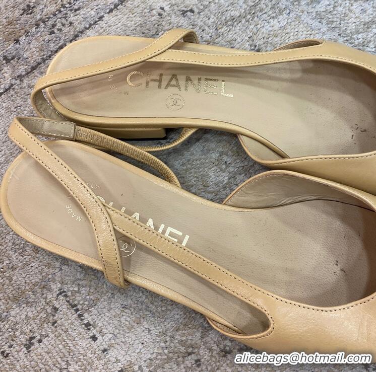 Buy Inexpensive Chanel Calfskin Leather Slingbacks Flat CH8403 Beige/Black