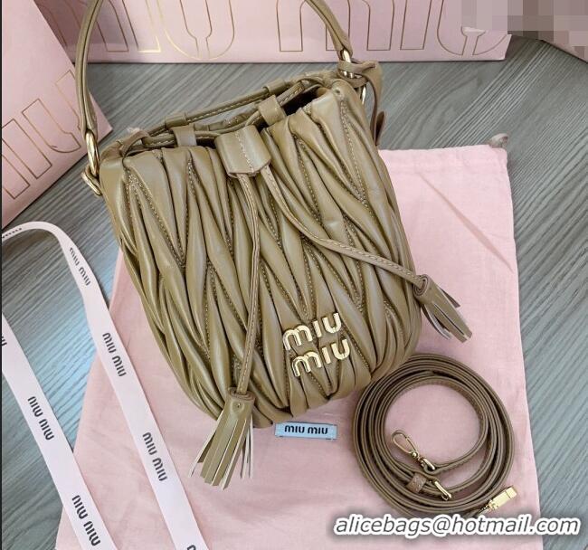 Good Looking Miu Miu Matelassé nappa leather bucket bag 5BE085 Caramel 2024