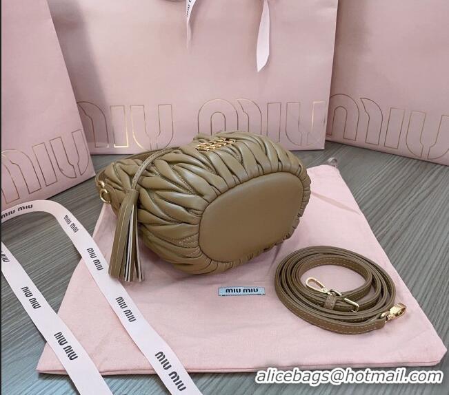 Good Looking Miu Miu Matelassé nappa leather bucket bag 5BE085 Caramel 2024