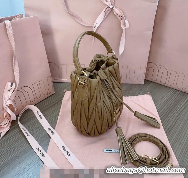 Good Looking Miu Miu Matelassé nappa leather bucket bag 5BE085 Caramel 2024