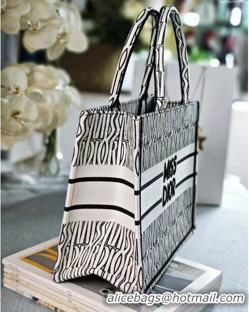 Top Quality Dior Medium Book Tote bag in White and Black Miss Dior Allover Embroidery D1286 2024