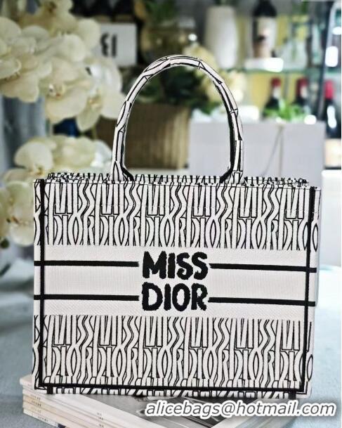 Top Quality Dior Medium Book Tote bag in White and Black Miss Dior Allover Embroidery D1286 2024