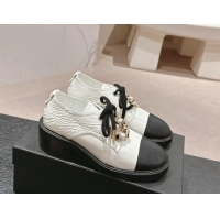 Good Looking Chanel Patent Crinkled Calfskin lace-up Pumps 5cm with Charm White 722060