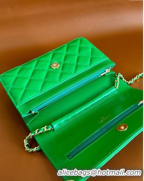 Market Sells Chanel Lambskin Classic Wallet on Chain WOC CH9092 Green 2024