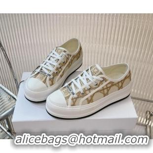 Pretty Style Dior Walk'n'Dior Platform Sneakers 4.5cm in White Cotton Embroidered with Macrocannage Motif in Gold-Tone M