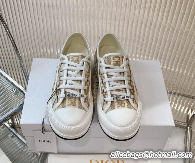 Pretty Style Dior Walk'n'Dior Platform Sneakers 4.5cm in White Cotton Embroidered with Macrocannage Motif in Gold-Tone M