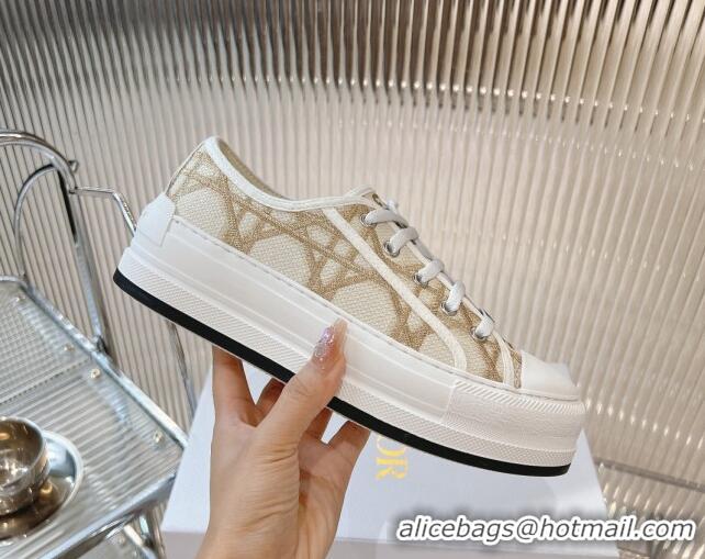 Pretty Style Dior Walk'n'Dior Platform Sneakers 4.5cm in White Cotton Embroidered with Macrocannage Motif in Gold-Tone M