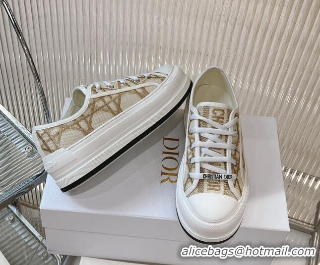 Pretty Style Dior Walk'n'Dior Platform Sneakers 4.5cm in White Cotton Embroidered with Macrocannage Motif in Gold-Tone M