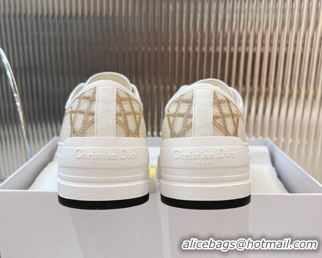 Pretty Style Dior Walk'n'Dior Platform Sneakers 4.5cm in White Cotton Embroidered with Macrocannage Motif in Gold-Tone M