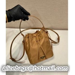 Trendy Design Prada Re-Edition 1978 Re-Nylon Bucket mini-bag 1BE067 Brown 2024