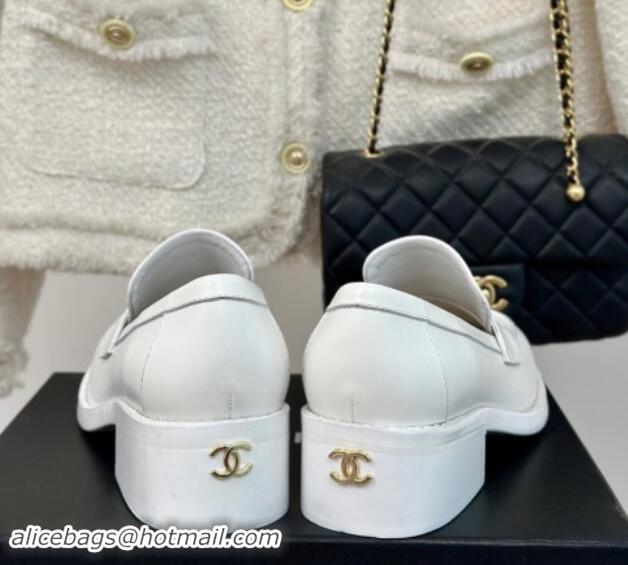 Sumptuous Chanel Calfskin Loafers CH82912 White 082912