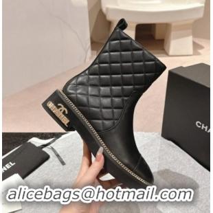 Trendy Design Chanel Quilted Calfskin Leather Ankle Boots with Logo Stud and Chain Black 909059