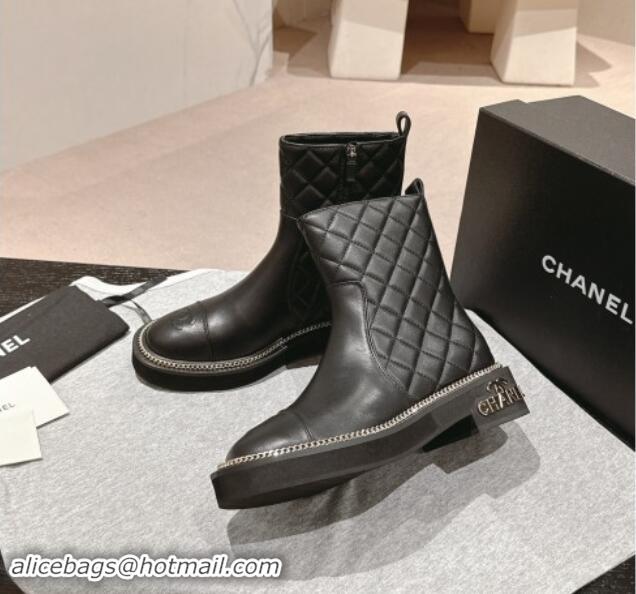 Trendy Design Chanel Quilted Calfskin Leather Ankle Boots with Logo Stud and Chain Black 909059