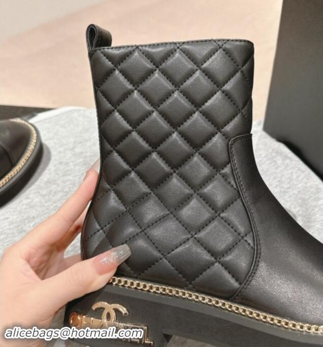 Trendy Design Chanel Quilted Calfskin Leather Ankle Boots with Logo Stud and Chain Black 909059